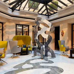 Le Burgundy Hotel