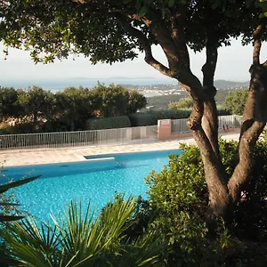 https://les-emeraudes-la-croix-valmer.fr-provencehotel.com