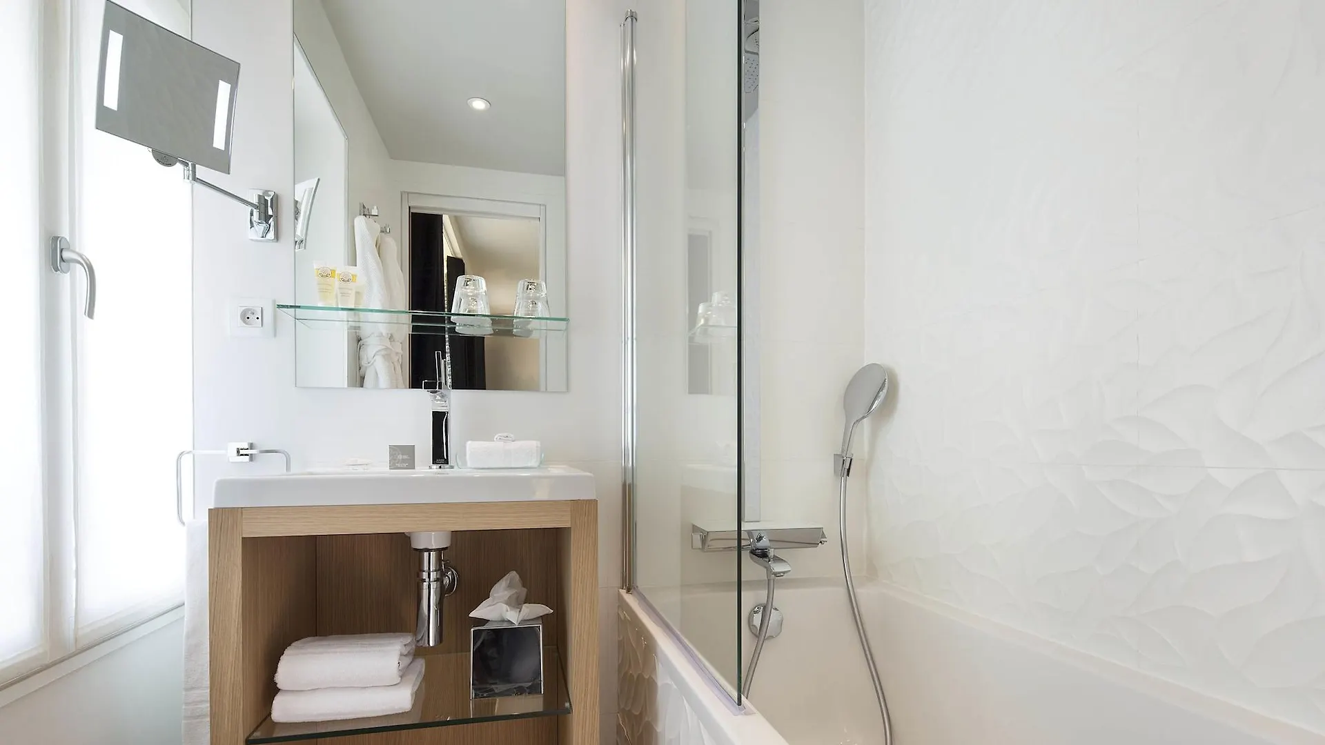 ****  Hotel Chavanel Paris France